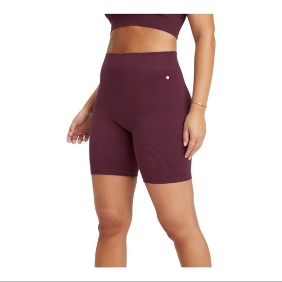Fabletics Cloud Seamless High-Waisted 7" Short bright burgundy - Picture 2 of 14